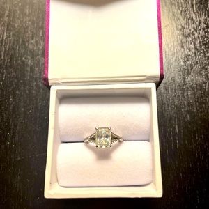 Elegant Silver Women's Ring